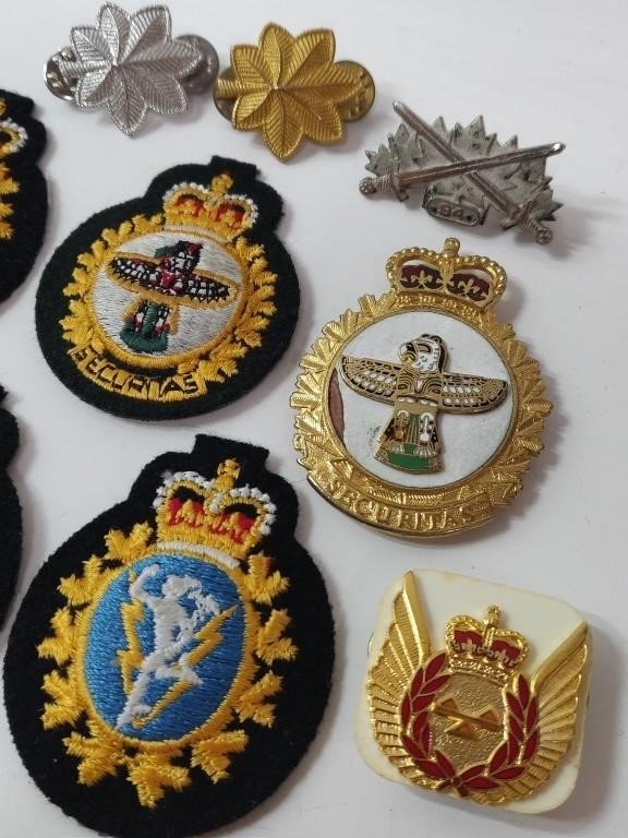 Military Badges - AuctionsOntario.ca