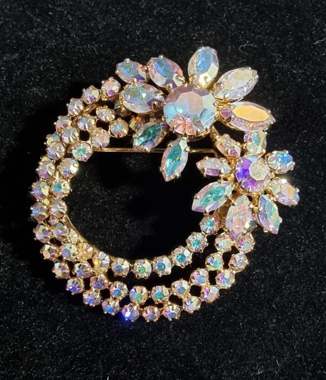 SHERMAN OPAL WHITE AURORA BOREALIS BROOCH - AuctionsOntario.ca